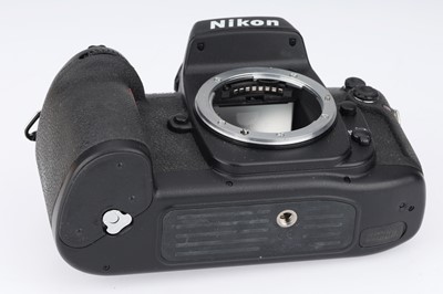 Lot 6 - A Nikon F100 35mm SLR Camera Body