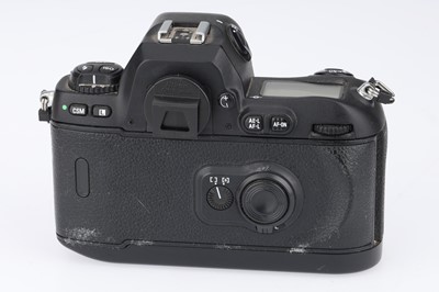 Lot 6 - A Nikon F100 35mm SLR Camera Body