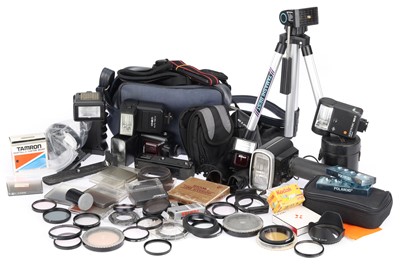 Lot 325 - ꩜ A Selection of Mixed Photographica