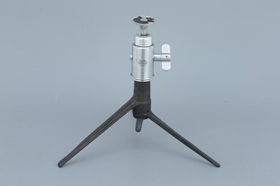 Lot 194 - A Leitz Table Top Tripod