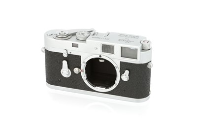 Lot 32 - A Leica M2 Rangefinder Body
