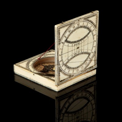 Lot 154 - A 17th Century Ivory Magnetic Azimuth Pocket Sundial