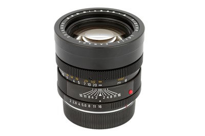 Lot 87 - A Leitz Summicron-R f/2 90mm Lens