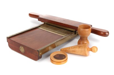 Lot 116 - A Pill Machine & Other Pharmacy Items