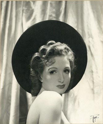 Lot 153 - ROYE (HORACE ROYE-NARBETH) (1906-2002) Portrait Photographs