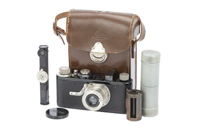 Lot 4 - A Leica Ia Close Focus Camera Outfit